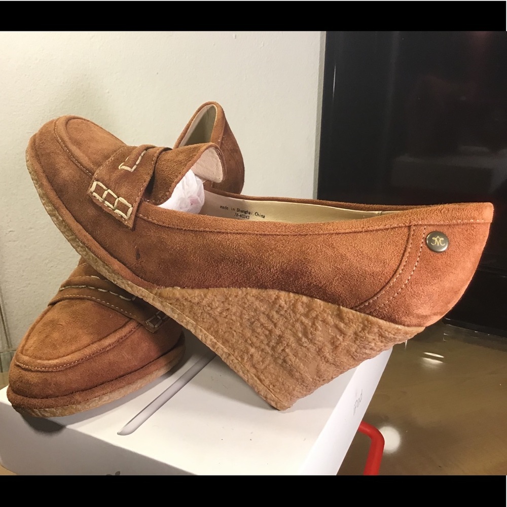 Beautiful Johnston Murphy Womens Pumps Wedge Heel.
